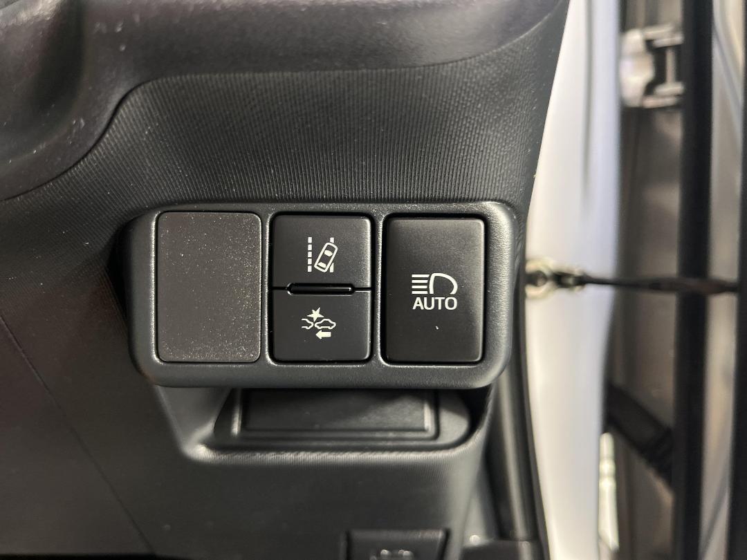 Photo '24' of Toyota Aqua