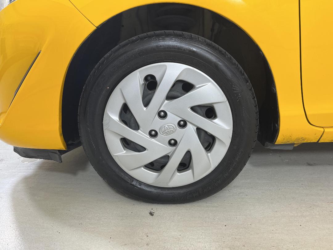 Photo '10' of Toyota Aqua Photo '10' of Toyota Aqua