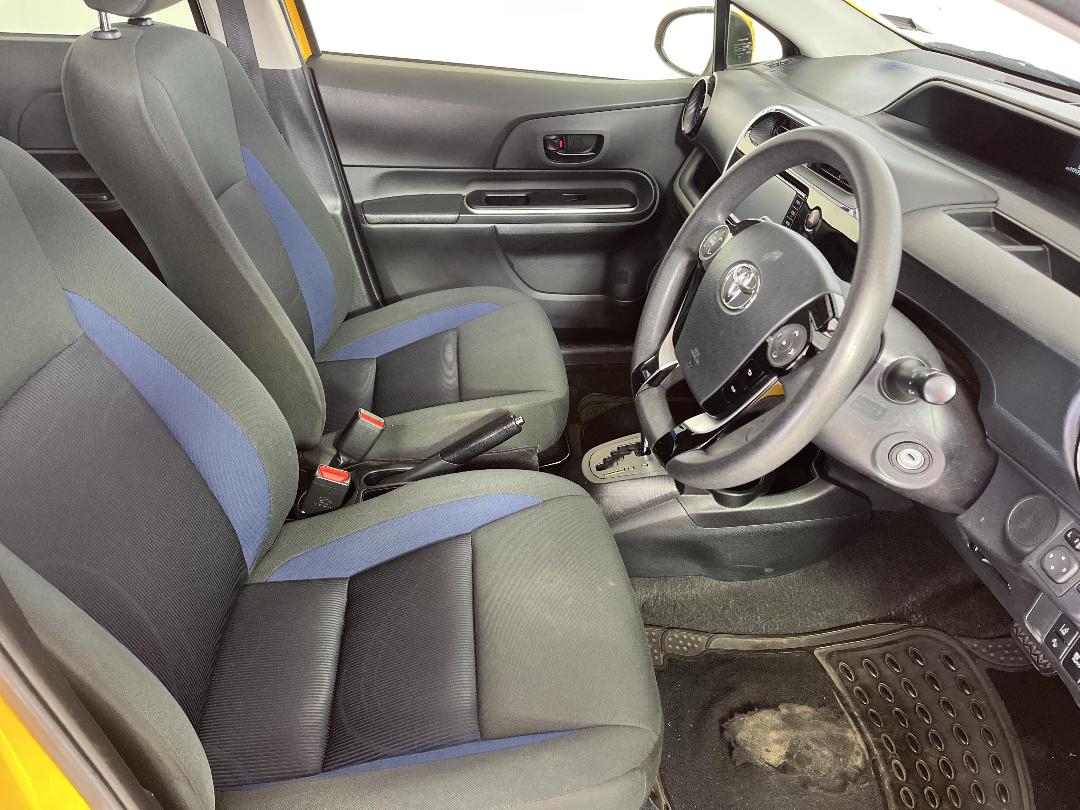 Photo '16' of Toyota Aqua Photo '16' of Toyota Aqua