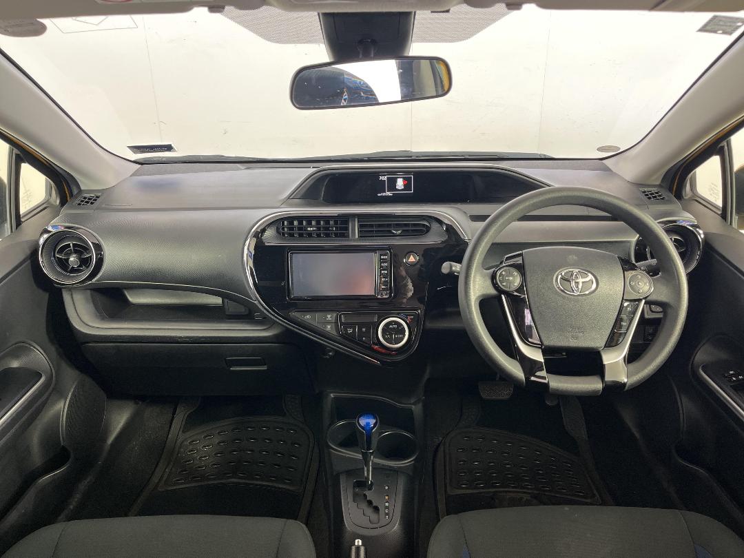 Photo '17' of Toyota Aqua Photo '17' of Toyota Aqua