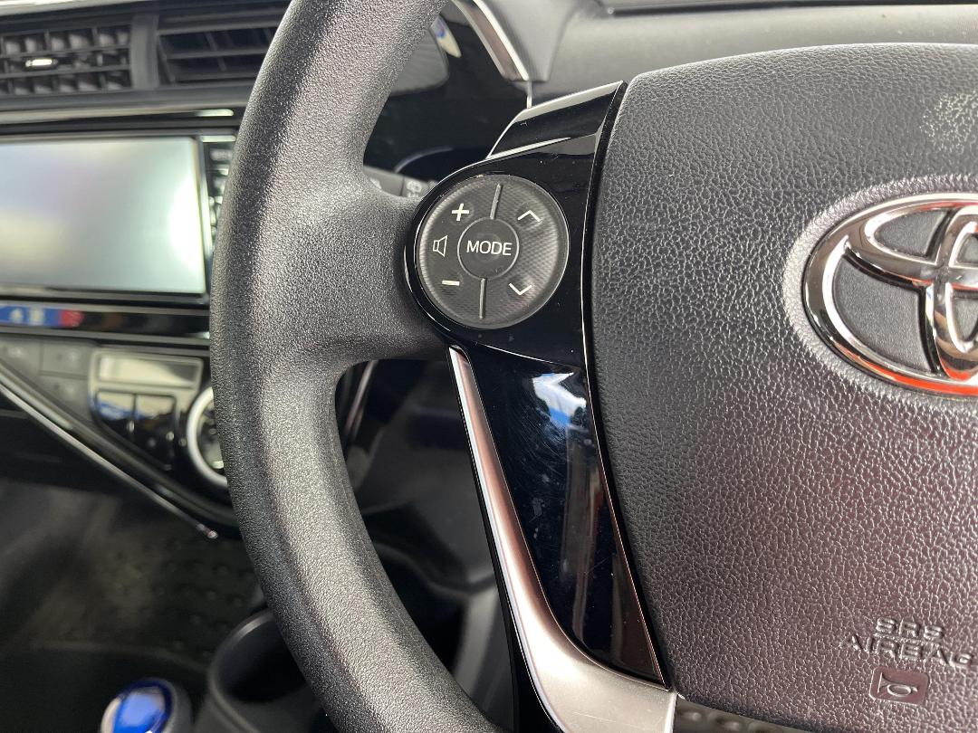 Photo '24' of Toyota Aqua Photo '24' of Toyota Aqua