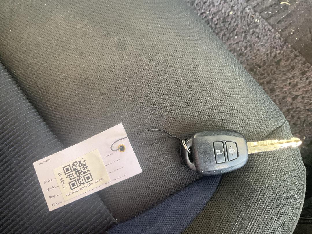 Photo '17' of Toyota Aqua