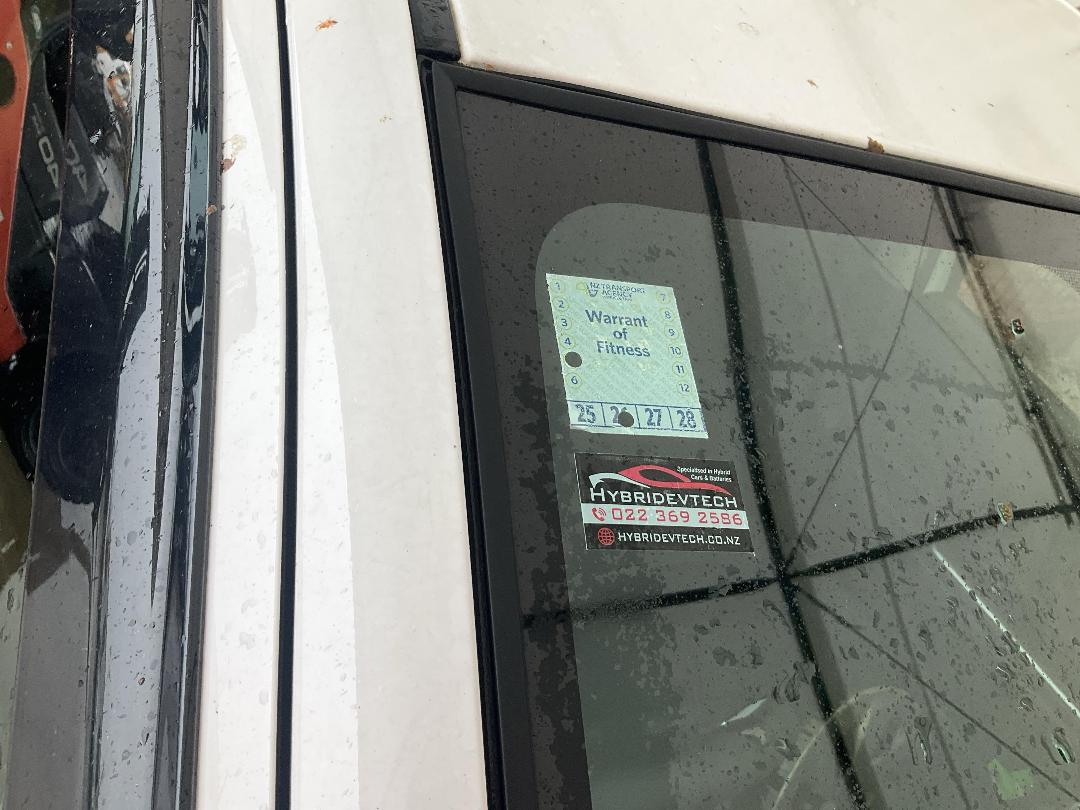 Photo '11' of Toyota Aqua Hybrid Photo '11' of Toyota Aqua Hybrid