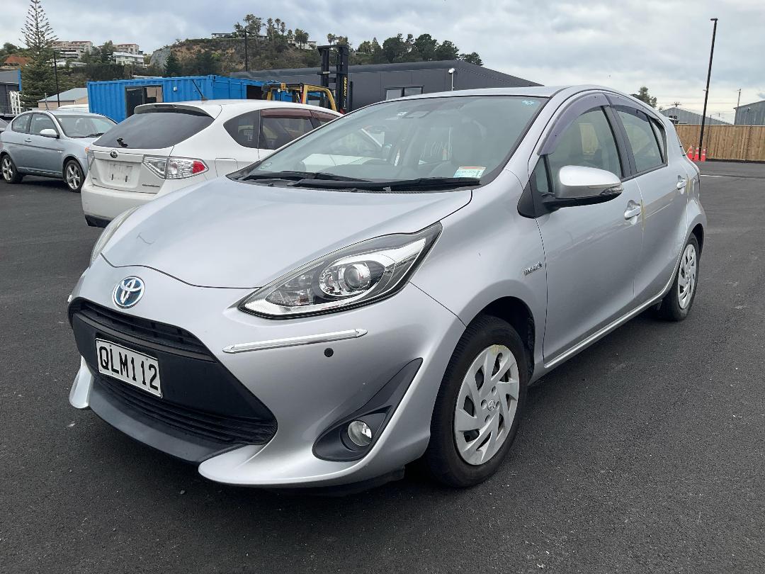 Photo '3' of Toyota Aqua Hybrid Photo '3' of Toyota Aqua Hybrid