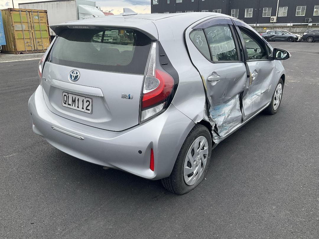 Photo '6' of Toyota Aqua Hybrid Photo '6' of Toyota Aqua Hybrid