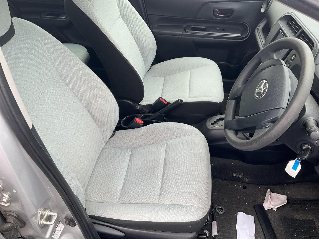 Photo '12' of Toyota Aqua Hybrid Photo '12' of Toyota Aqua Hybrid