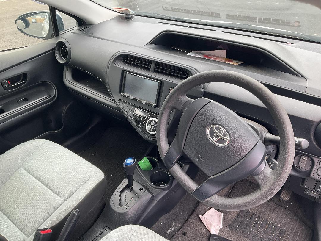 Photo '11' of Toyota Aqua Hybrid Photo '11' of Toyota Aqua Hybrid