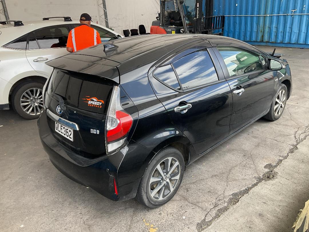 Photo '12' of Toyota Aqua Hybrid Photo '12' of Toyota Aqua Hybrid