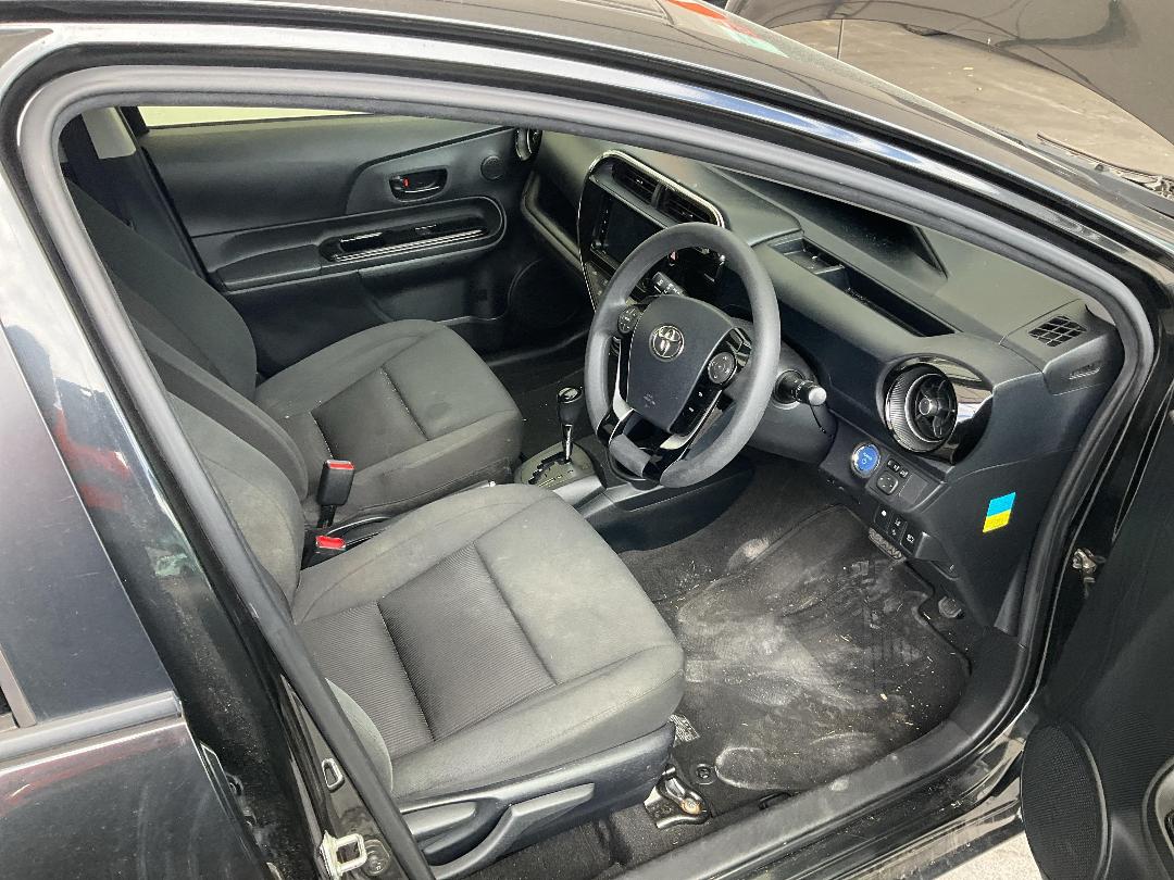 Photo '19' of Toyota Aqua Hybrid Photo '19' of Toyota Aqua Hybrid