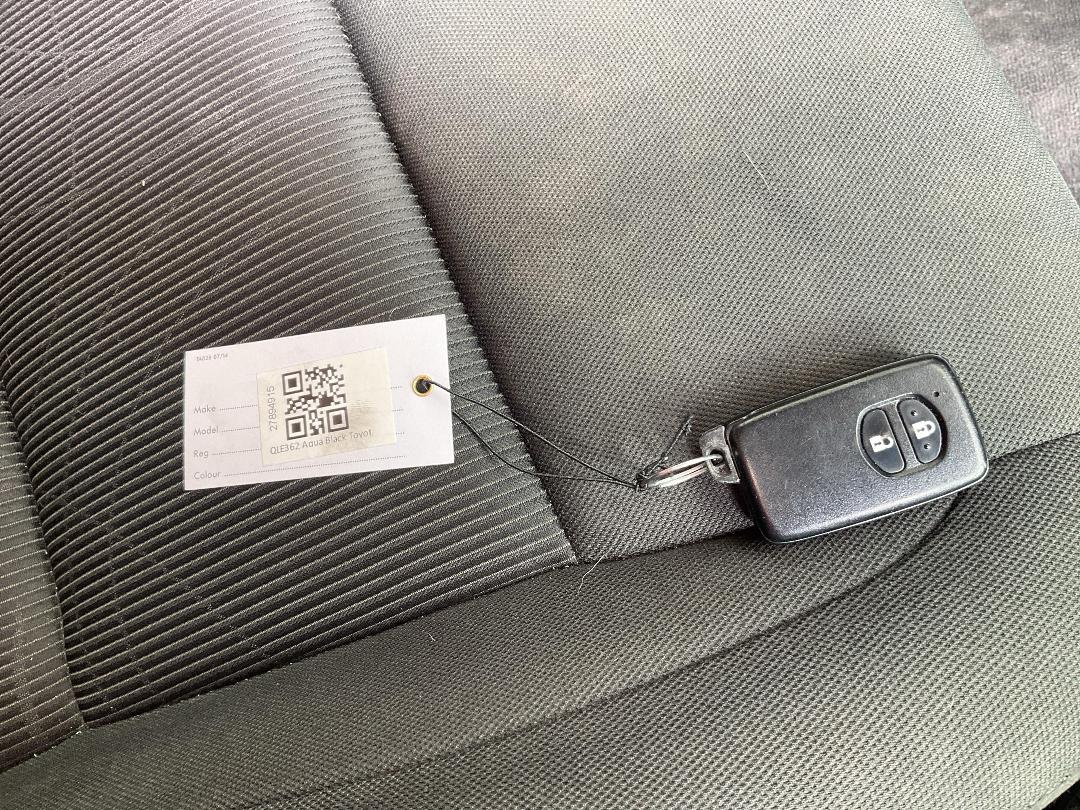 Photo '18' of Toyota Aqua Hybrid Photo '18' of Toyota Aqua Hybrid