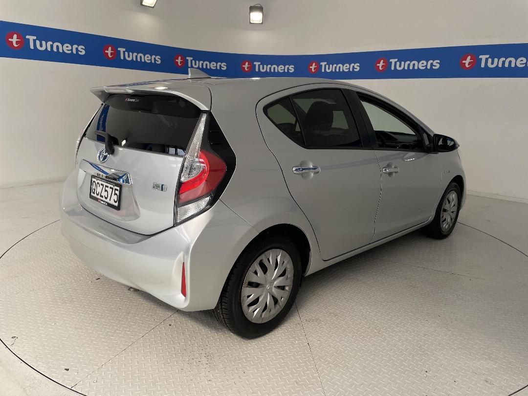 Photo '7' of Toyota Aqua