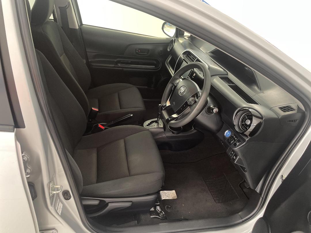 Photo '16' of Toyota Aqua