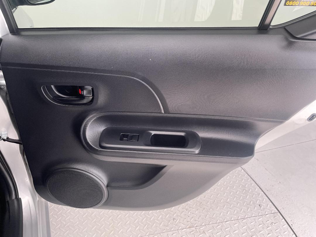 Photo '19' of Toyota Aqua