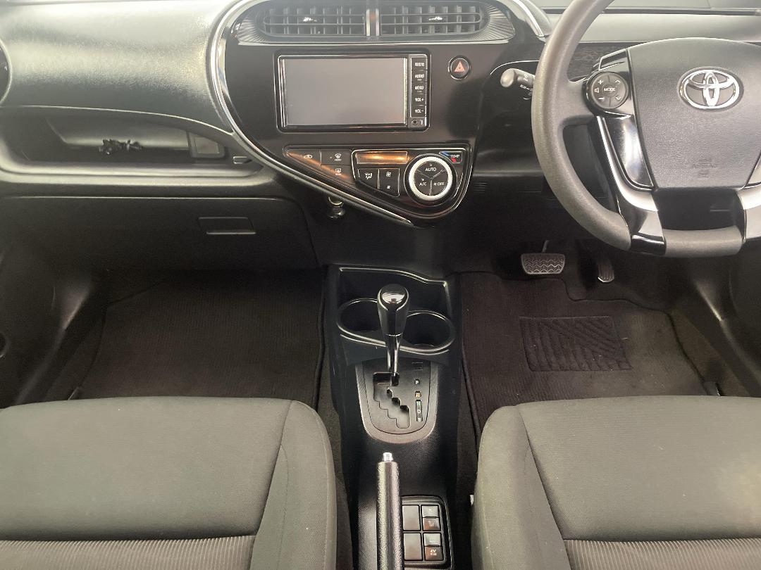 Photo '18' of Toyota Aqua