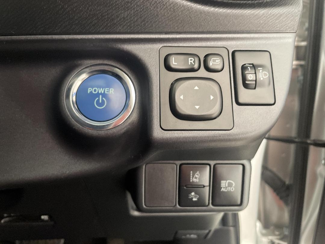 Photo '24' of Toyota Aqua