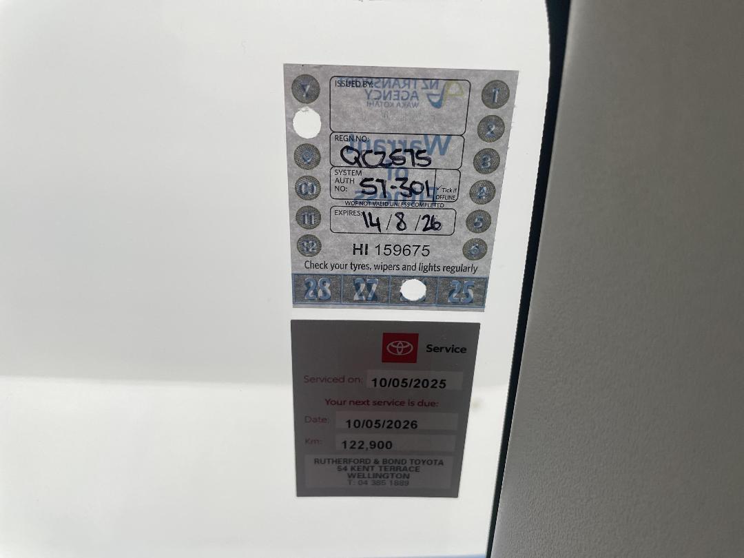 Photo '33' of Toyota Aqua