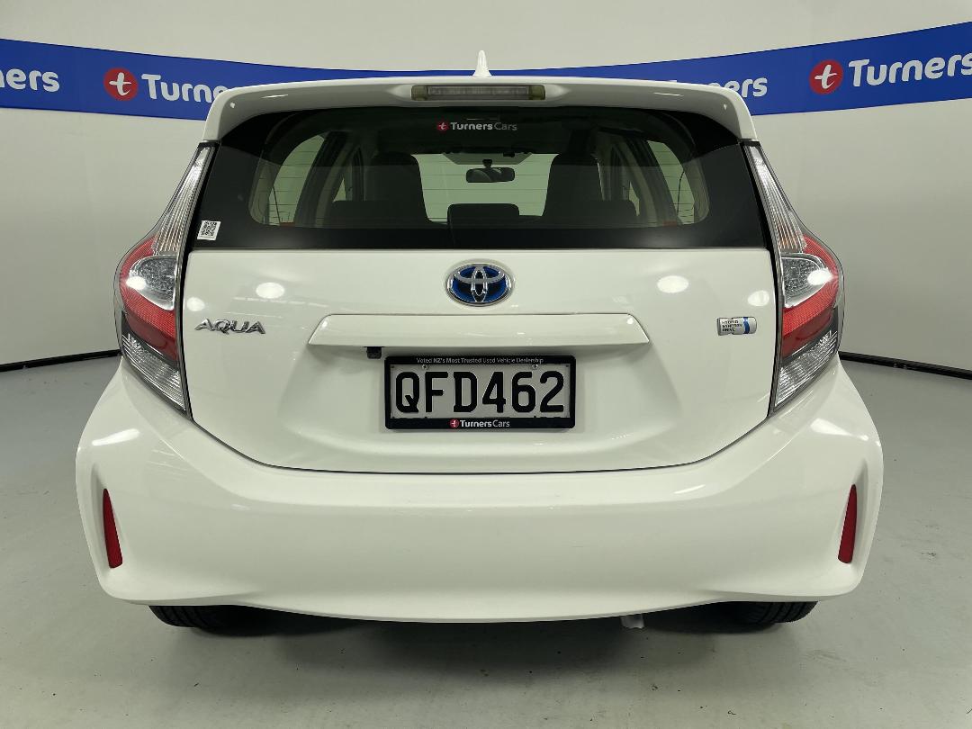 Photo '6' of Toyota Aqua