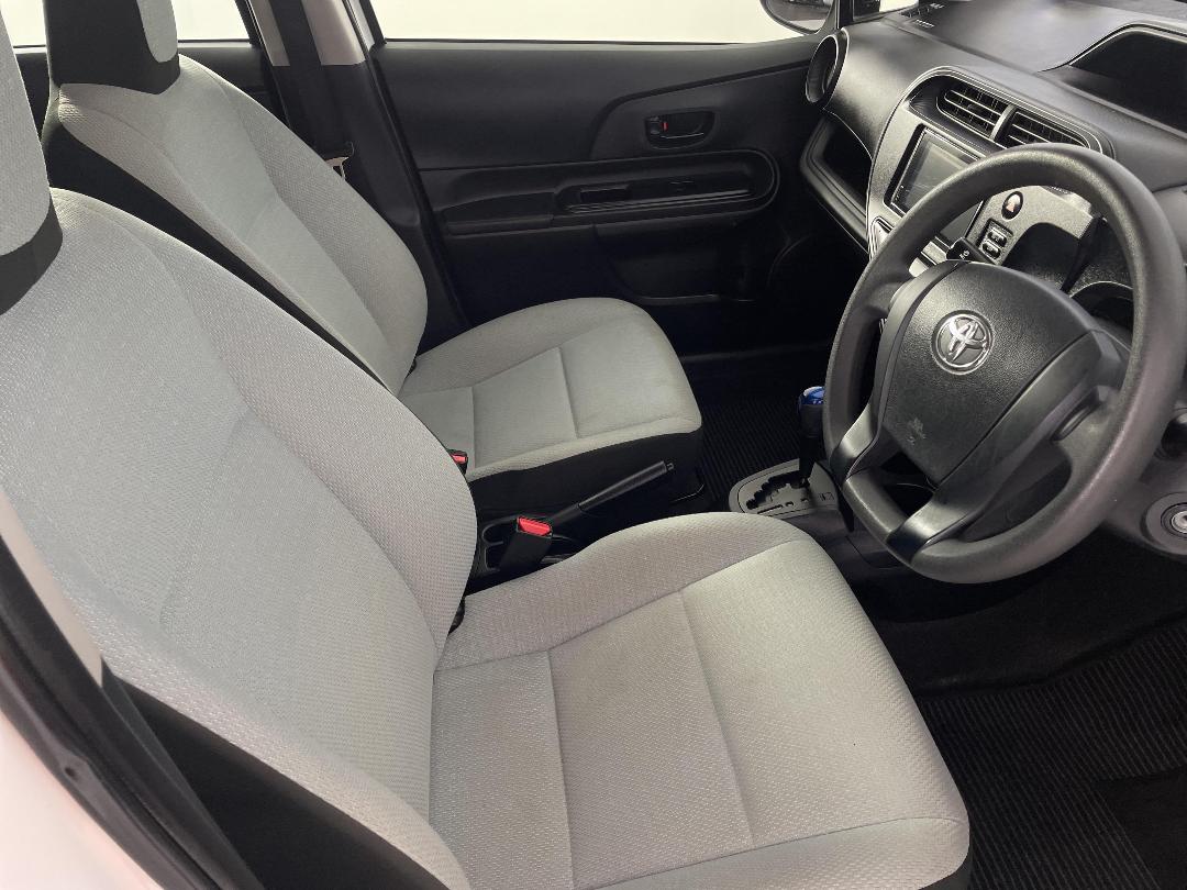 Photo '16' of Toyota Aqua