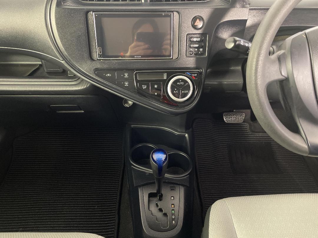 Photo '18' of Toyota Aqua