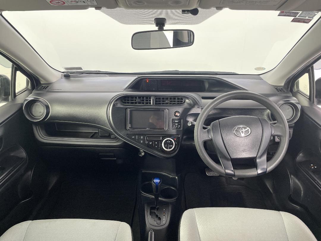 Photo '17' of Toyota Aqua