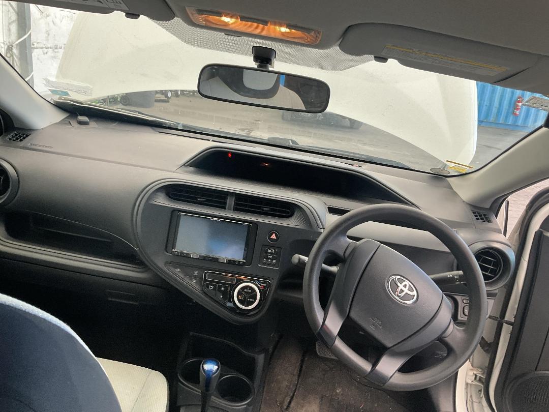 Photo '12' of Toyota Aqua