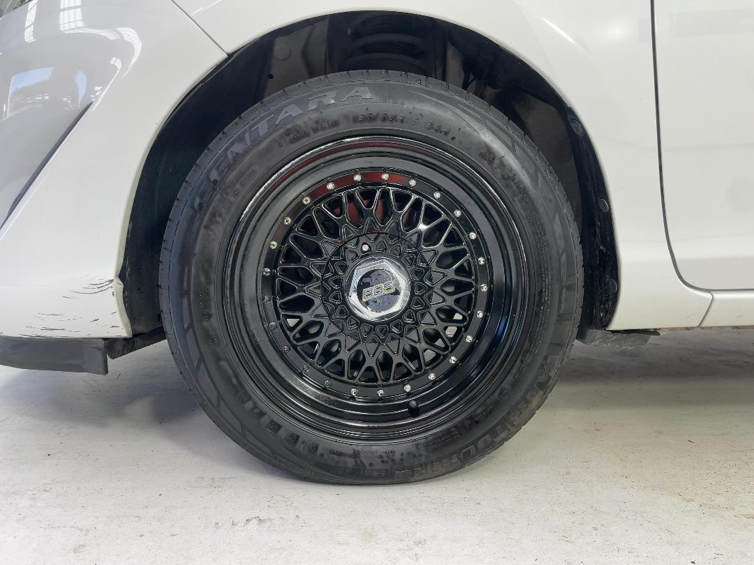 Photo '10' of Toyota Aqua