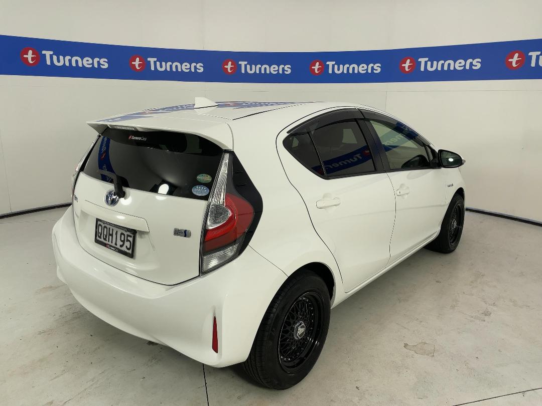 Photo '7' of Toyota Aqua