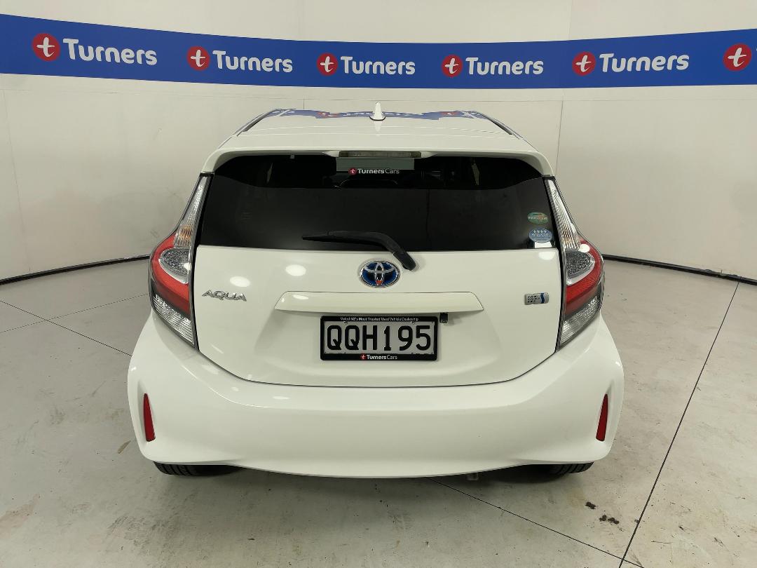 Photo '6' of Toyota Aqua