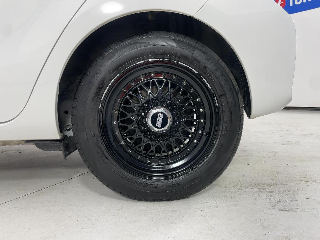 Photo '11' of Toyota Aqua