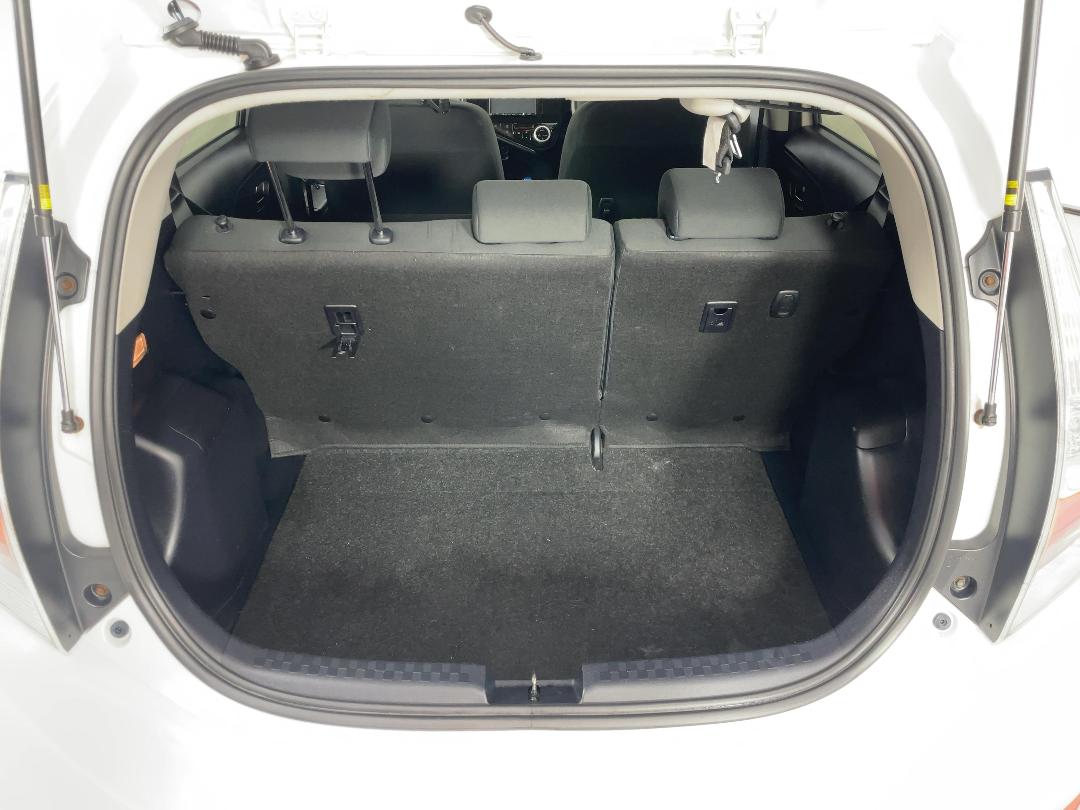 Photo '14' of Toyota Aqua