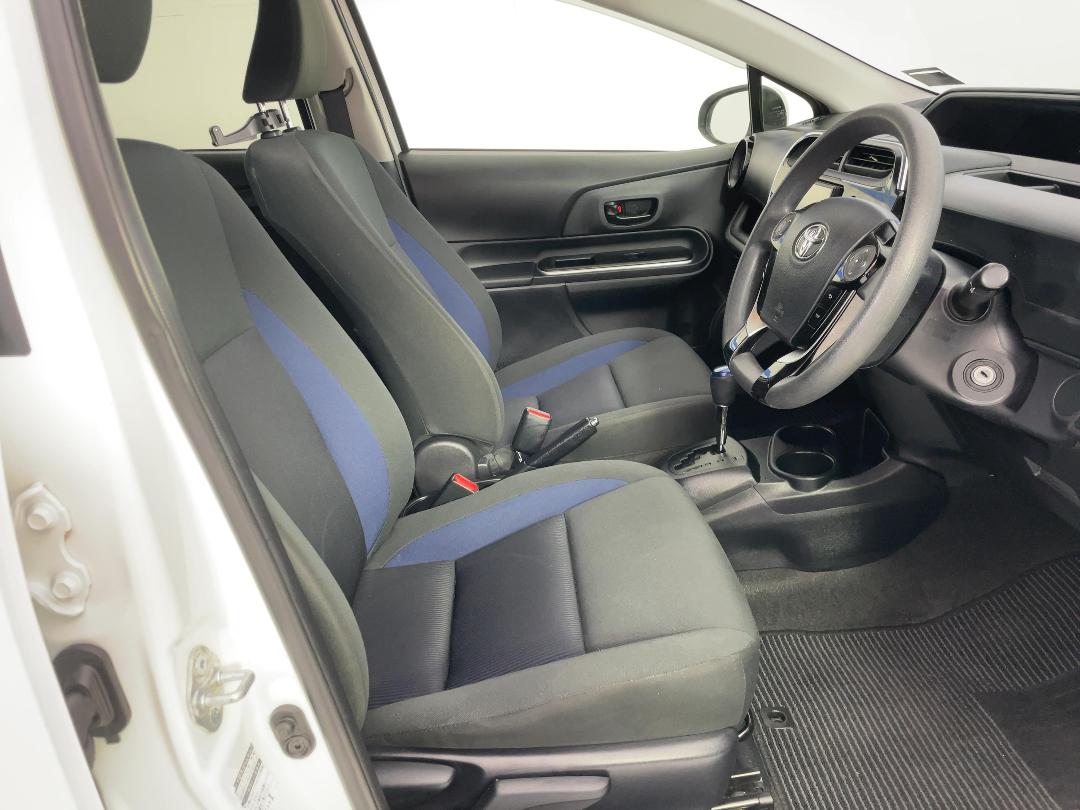 Photo '16' of Toyota Aqua