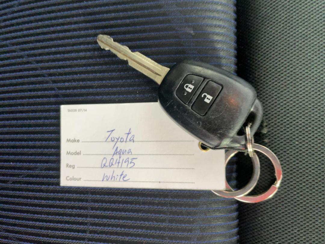 Photo '22' of Toyota Aqua