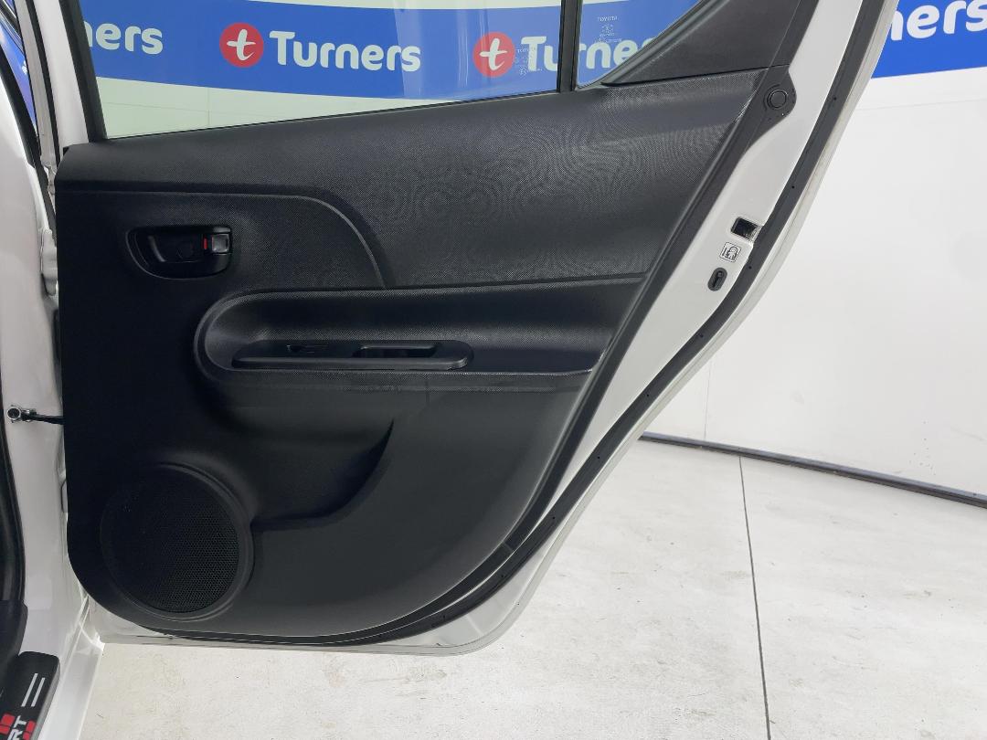 Photo '19' of Toyota Aqua