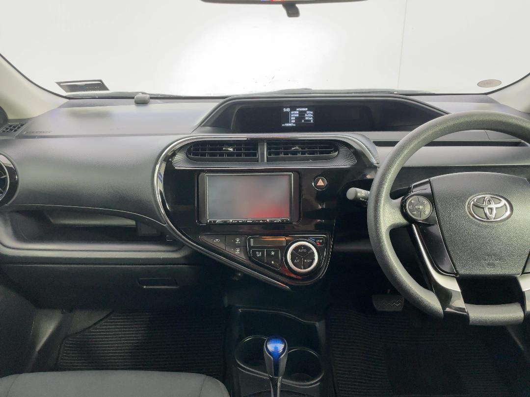 Photo '17' of Toyota Aqua