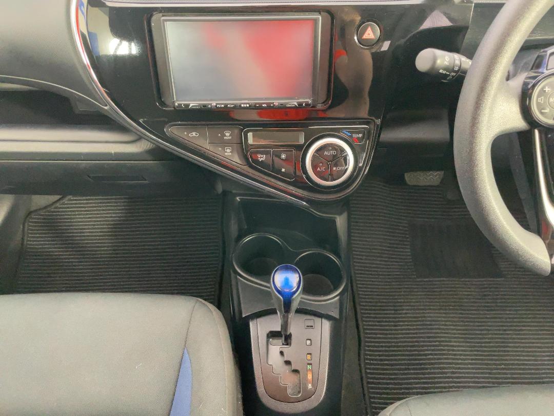 Photo '18' of Toyota Aqua