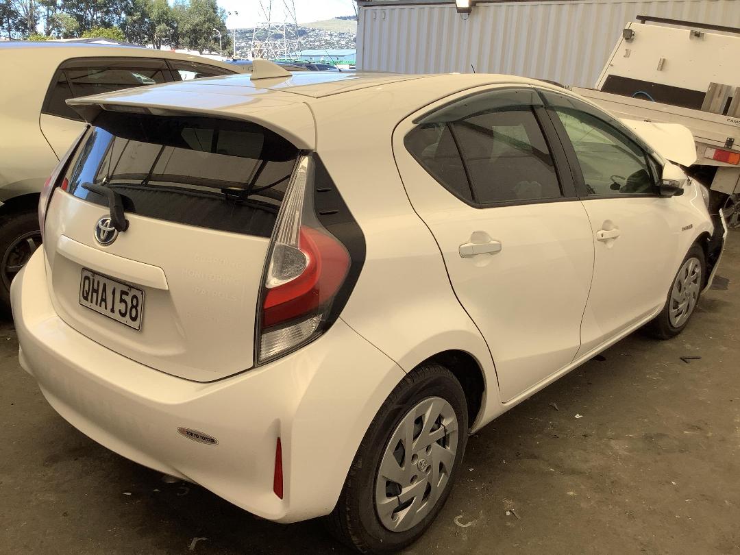 Photo '6' of Toyota Aqua