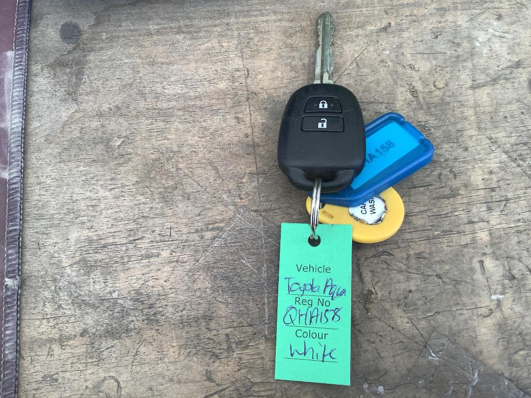 Photo '18' of Toyota Aqua