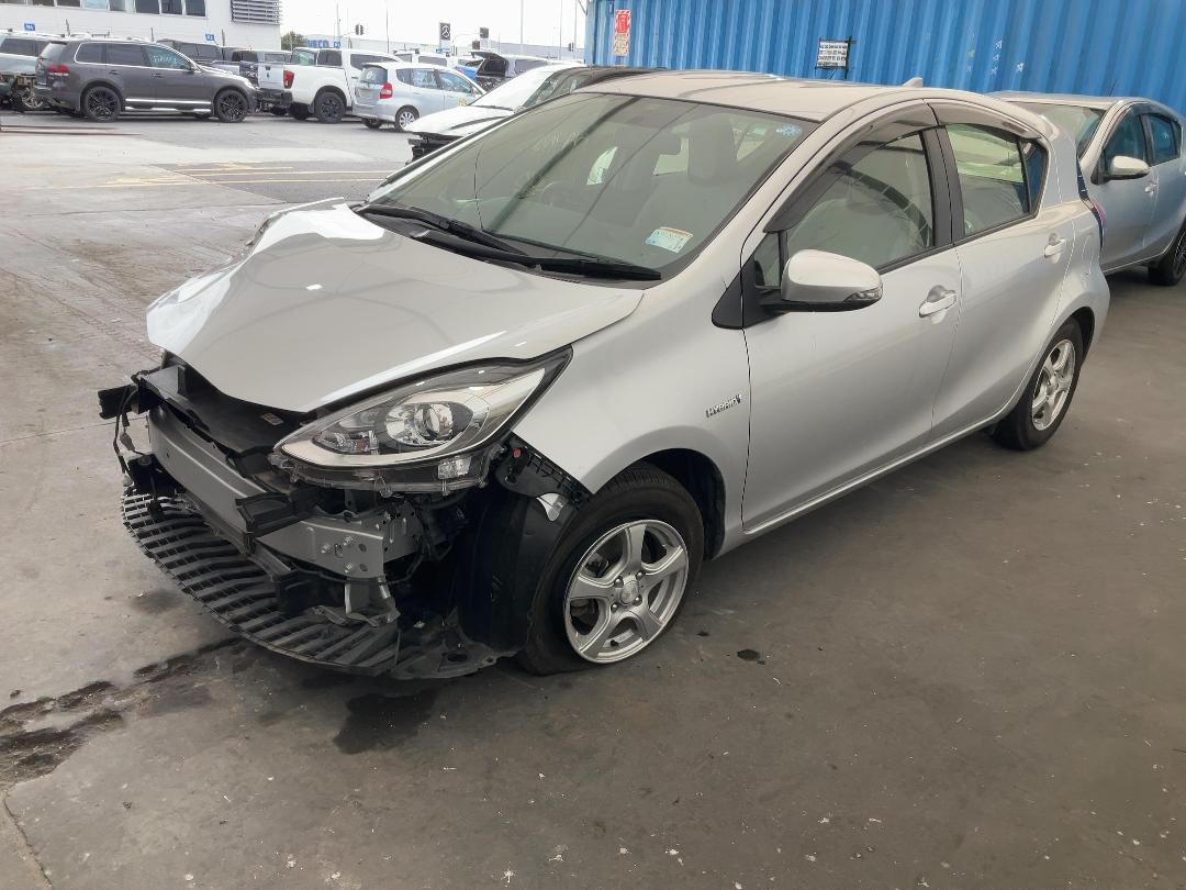 Photo '9' of Toyota Aqua Hybrid