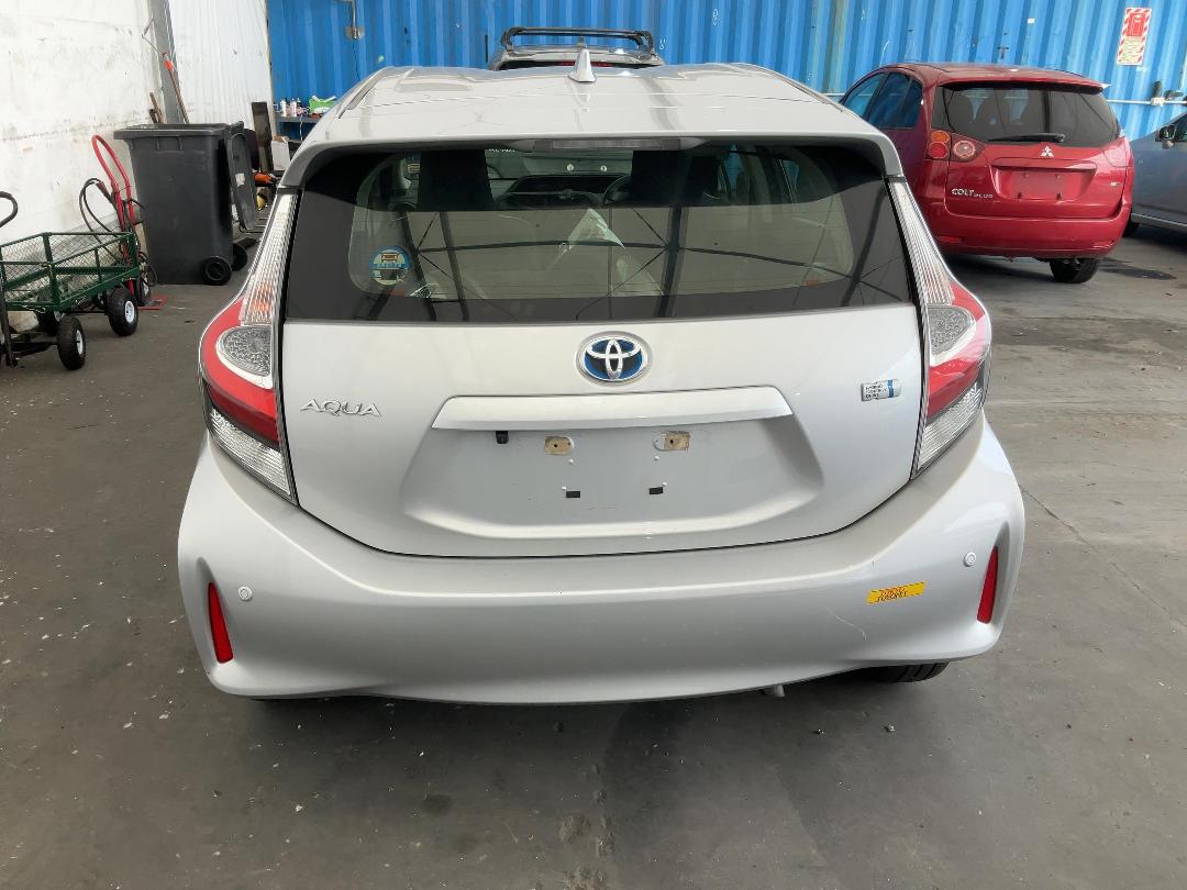 Photo '15' of Toyota Aqua Hybrid