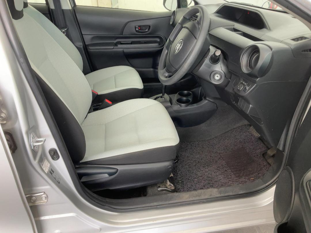 Photo '21' of Toyota Aqua Hybrid