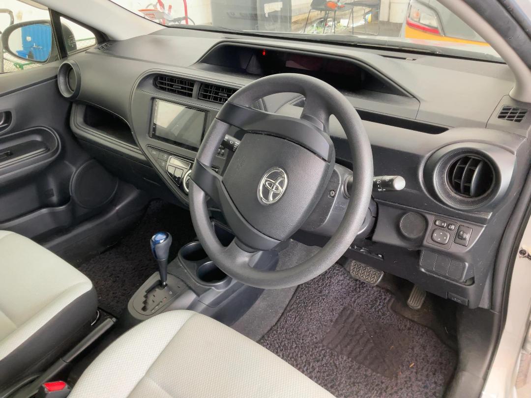 Photo '22' of Toyota Aqua Hybrid