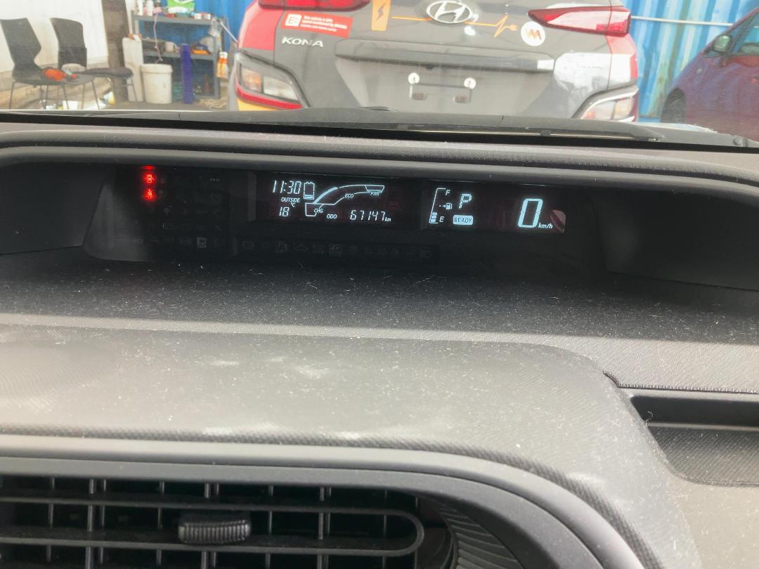 Photo '23' of Toyota Aqua Hybrid