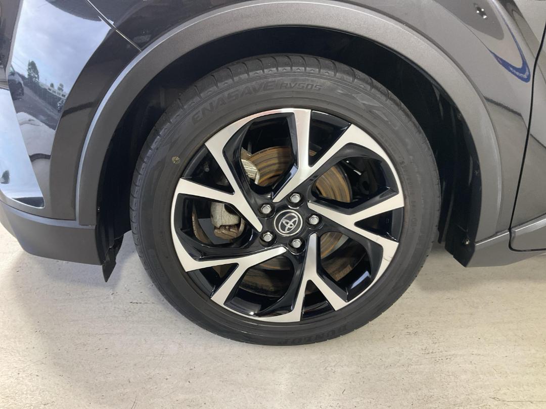 Photo '10' of Toyota C-HR Photo '10' of Toyota C-HR