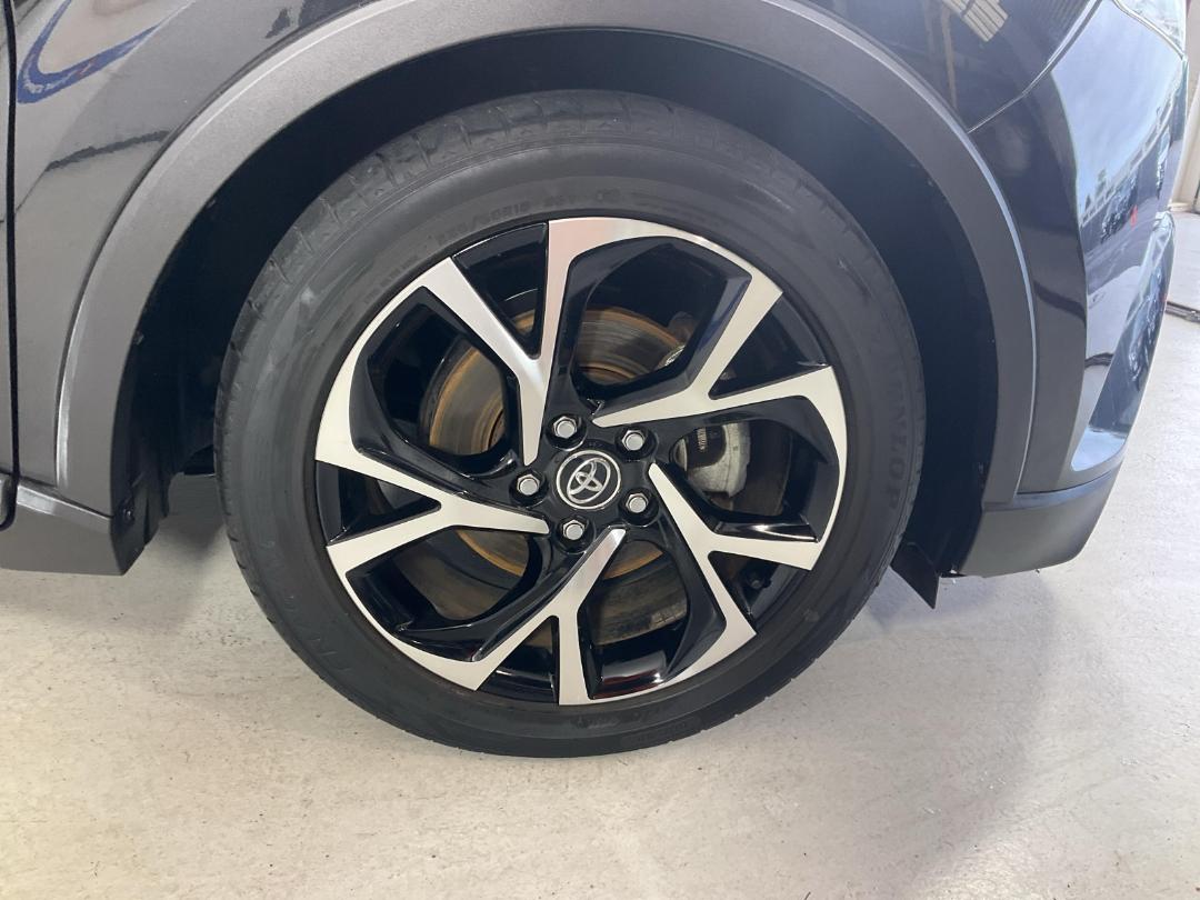 Photo '9' of Toyota C-HR Photo '9' of Toyota C-HR