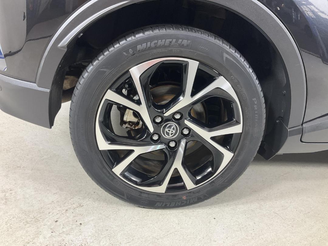 Photo '12' of Toyota C-HR Photo '12' of Toyota C-HR