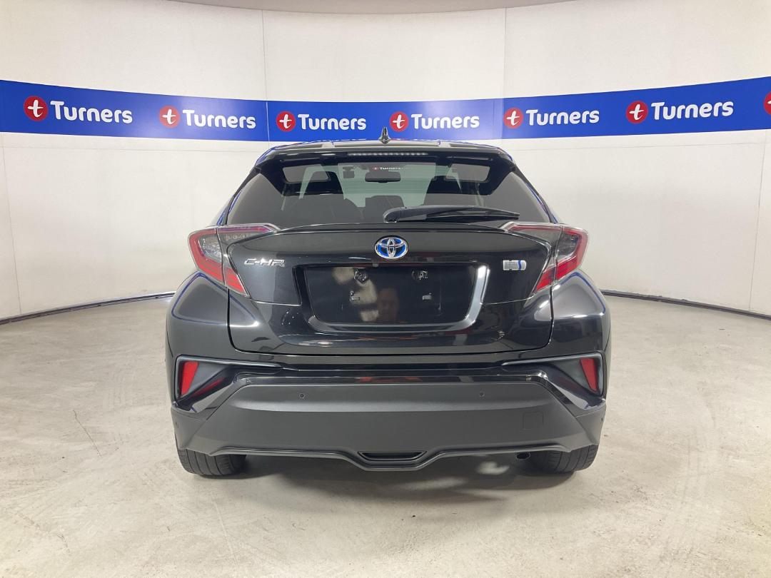 Photo '6' of Toyota C-HR Photo '6' of Toyota C-HR