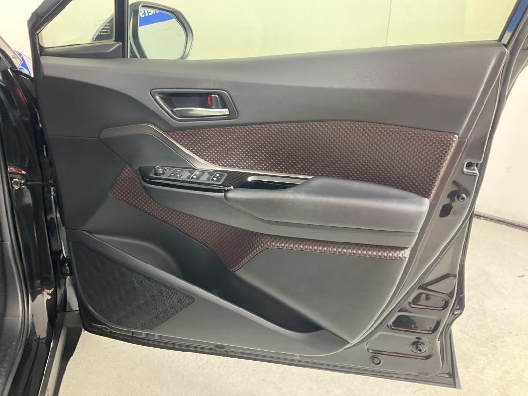 Photo '15' of Toyota C-HR Photo '15' of Toyota C-HR