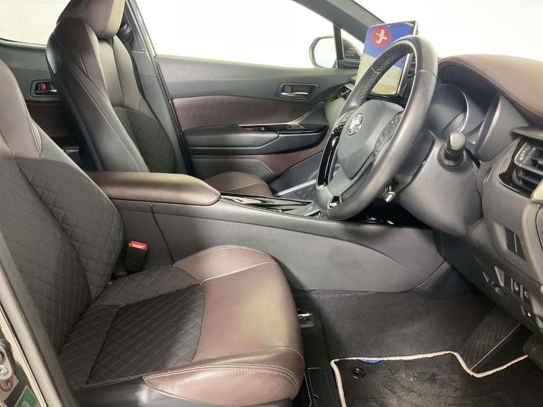 Photo '16' of Toyota C-HR Photo '16' of Toyota C-HR