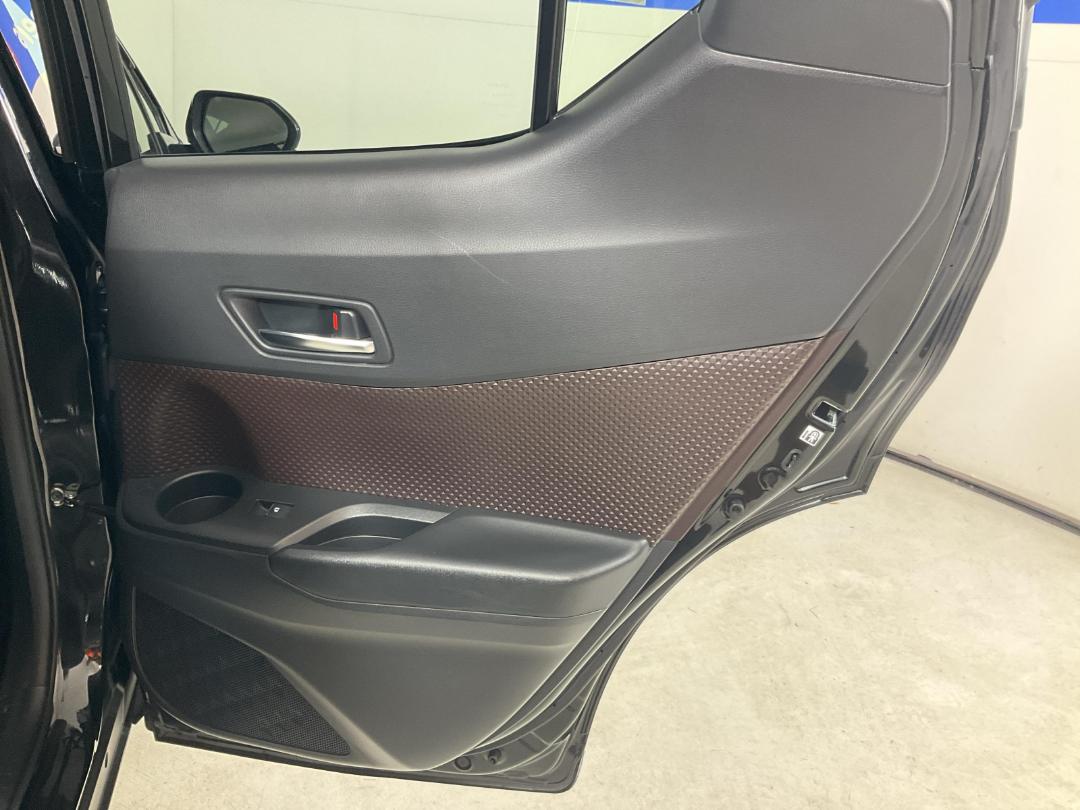 Photo '19' of Toyota C-HR Photo '19' of Toyota C-HR