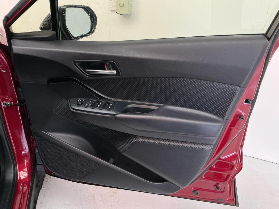 Photo '15' of Toyota C-HR